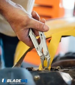 Leatherman Crunch Multi-Tool (15-in-1) 68010201K -Leatherman Depot Sales Store LTG CRUNCH WORK TIGHTENINGCLOSEUP 0717