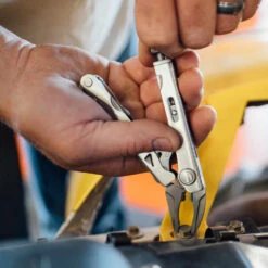 Leatherman Crunch Multi-Tool With Nylon Sheath -Leatherman Depot Sales Store lt68010201k lifestyle2 x1000 d19bb5dc 5e50 46be 8058 a1bc84b4a599